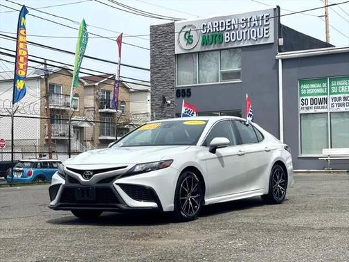 2022 Toyota Camry SE