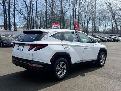 2023 Hyundai TUCSON SE