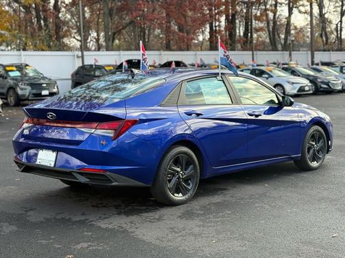 2022 Hyundai ELANTRA SEL