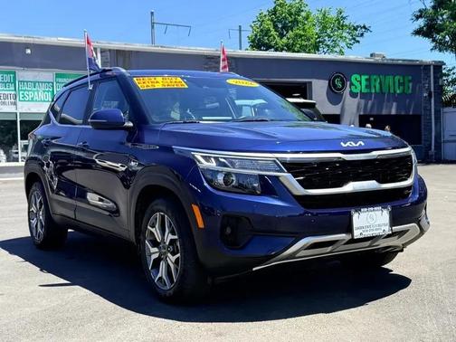Blue 2022 Kia Seltos EX