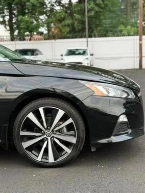 Super Black 2022 Nissan Altima SR Intelligent AWD