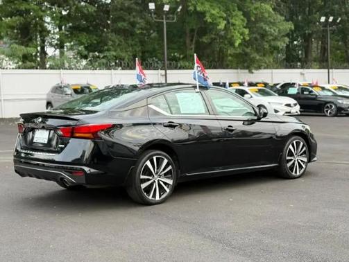 Super Black 2022 Nissan Altima SR Intelligent AWD