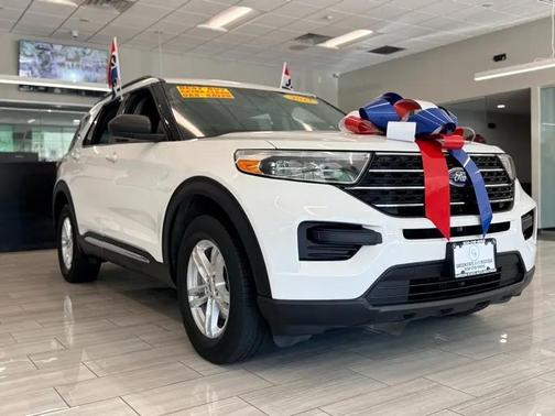 Star White Metallic Tri-Coat 2023 Ford Explorer XLT