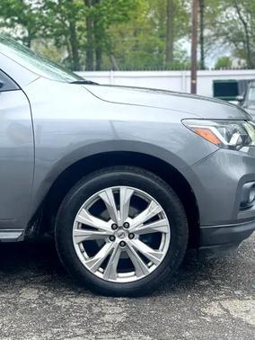 2019 Nissan Pathfinder SL