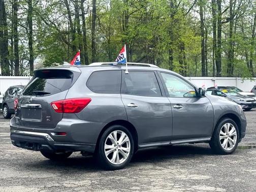 2019 Nissan Pathfinder SL