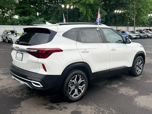 Snow White Pearl 2023 Kia Seltos EX