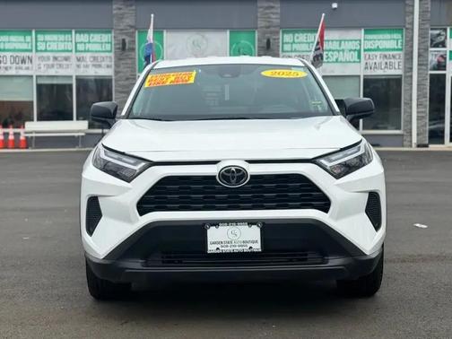 2025 Toyota RAV4 LE