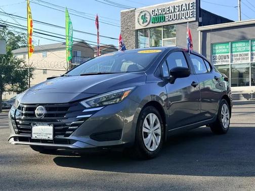 Gun Metallic 2025 Nissan Versa 1.6 S