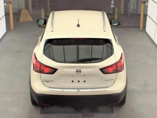 Pearl White Tricoat 2019 Nissan Rogue Sport SV