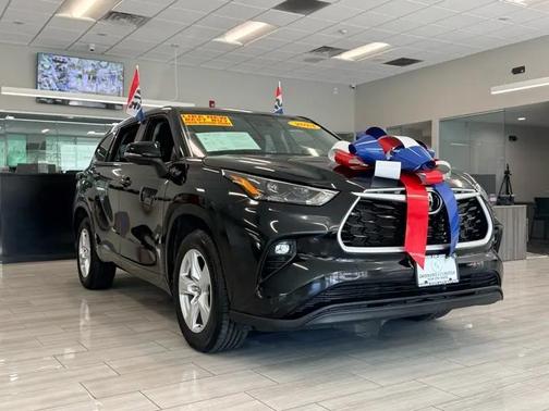 Midnight Black Metallic 2024 Toyota Highlander XLE