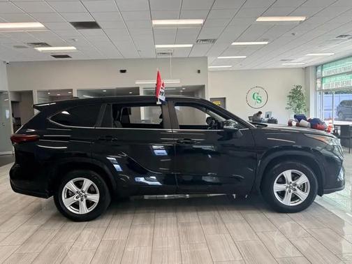 Midnight Black Metallic 2024 Toyota Highlander XLE