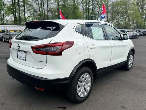Glacier White 2020 Nissan Rogue Sport SL