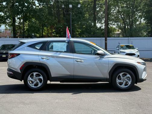 2022 Hyundai TUCSON SE
