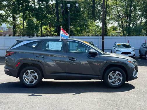2023 Hyundai TUCSON SE