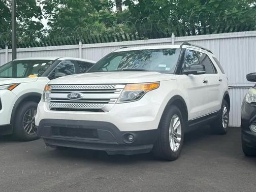 White 2013 Ford Explorer XLT