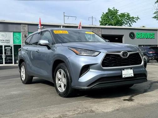 Moon Dust 2023 Toyota Highlander LE