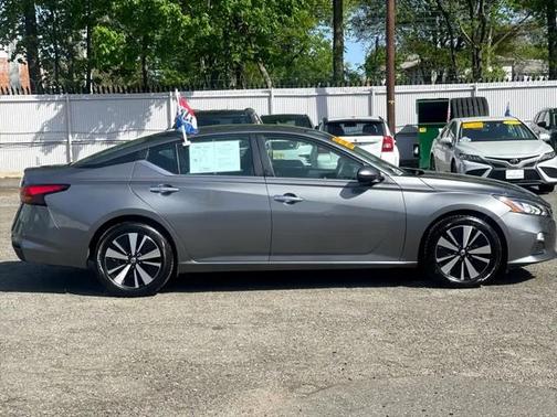 2022 Nissan Altima 2.5 SV