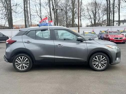 2021 Nissan Kicks SV