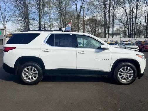 Summit White 2021 Chevrolet Traverse LT Cloth