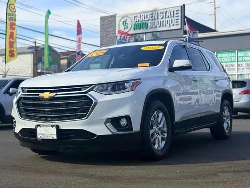 Summit White 2021 Chevrolet Traverse LT Cloth