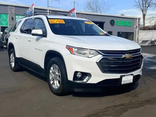 Summit White 2021 Chevrolet Traverse LT Cloth