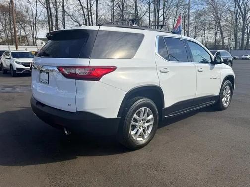 Summit White 2021 Chevrolet Traverse LT Cloth