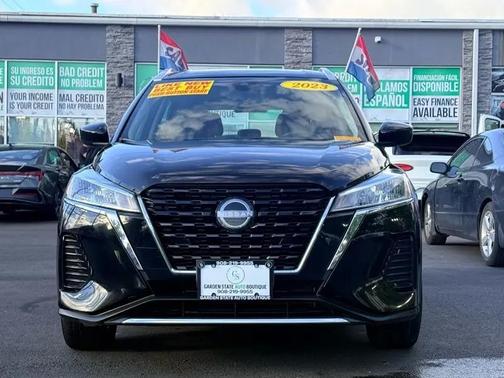 Super Black 2023 Nissan Kicks SV