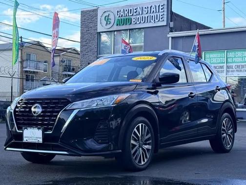 Super Black 2023 Nissan Kicks SV