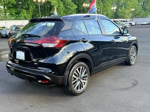 Super Black 2023 Nissan Kicks SV