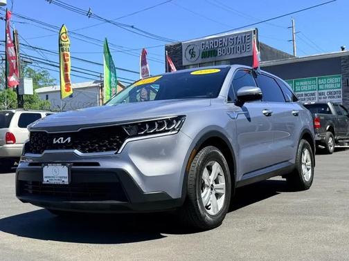 Everlasting Silver 2022 Kia Sorento LX