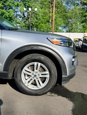 Iconic Silver Metallic 2022 Ford Explorer XLT