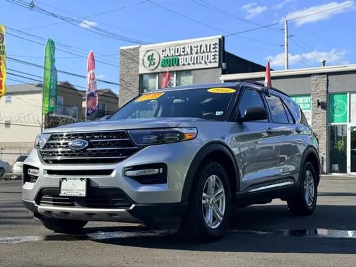 Iconic Silver Metallic 2022 Ford Explorer XLT