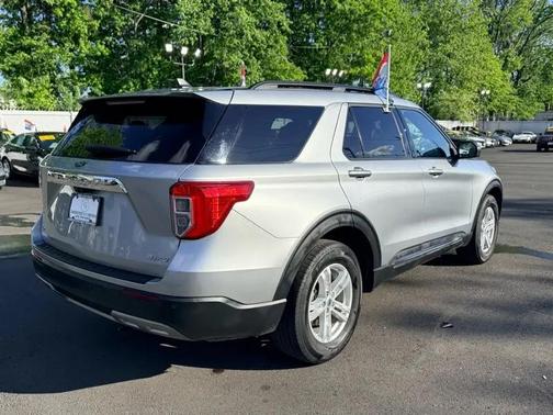 Iconic Silver Metallic 2022 Ford Explorer XLT