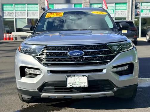 Iconic Silver Metallic 2022 Ford Explorer XLT
