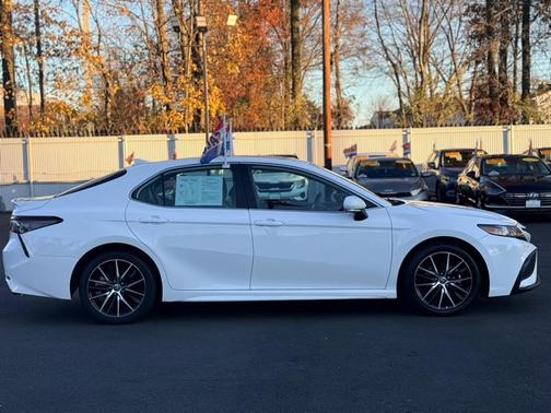 2023 Toyota Camry SE