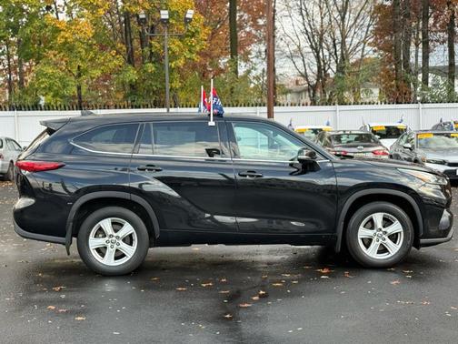 2020 Toyota Highlander LE