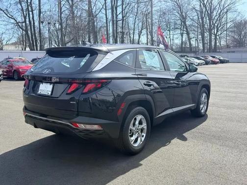 2023 Hyundai TUCSON SE