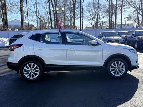 2022 Nissan Rogue Sport SV