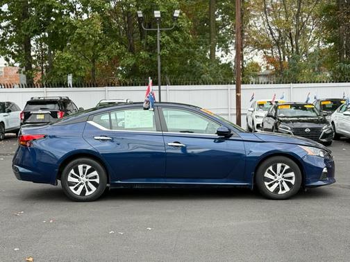 2022 Nissan Altima S FWD