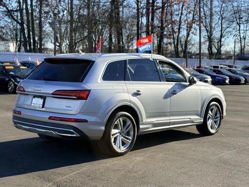 2022 Audi Q7 55 Premium Plus