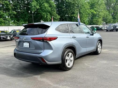 Magnetic Gray Metallic 2023 Toyota Highlander L