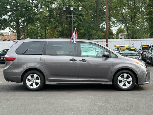 2019 Toyota Sienna LE