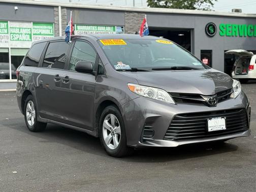2019 Toyota Sienna LE