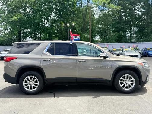 Havana Brown Metallic 2019 Chevrolet Traverse LT Cloth