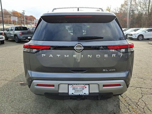 2025 Nissan Pathfinder SL 4WD