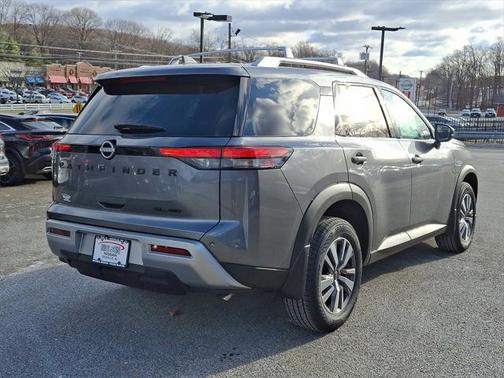 2025 Nissan Pathfinder SL 4WD
