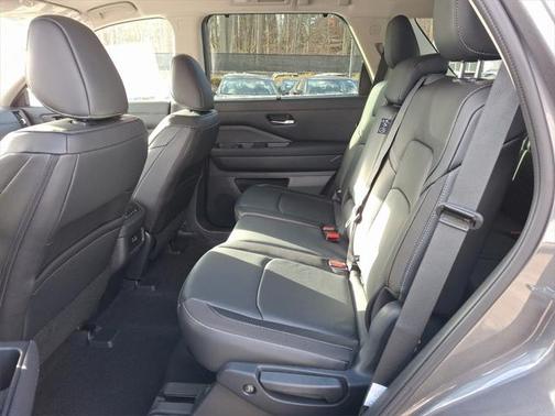 2025 Nissan Pathfinder SL 4WD