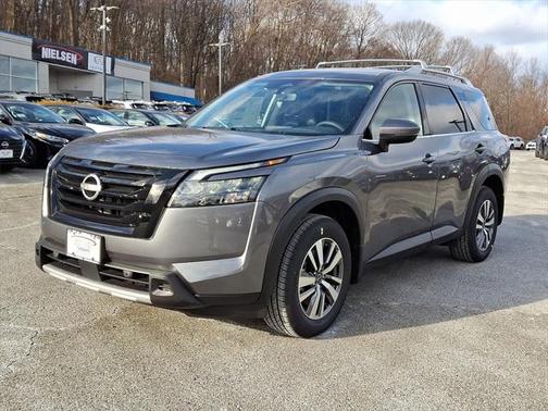 2025 Nissan Pathfinder SL 4WD