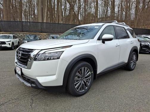 2025 Nissan Pathfinder SL 4WD