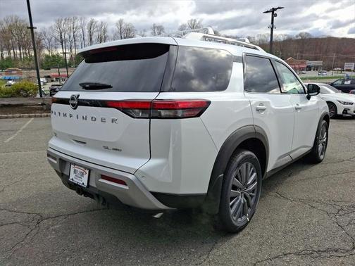 2025 Nissan Pathfinder SL 4WD